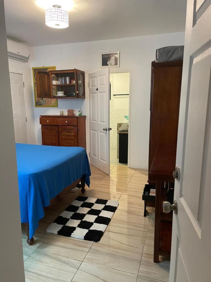 Centrally Located Room - 5 Порт-Антонио Экстерьер фото